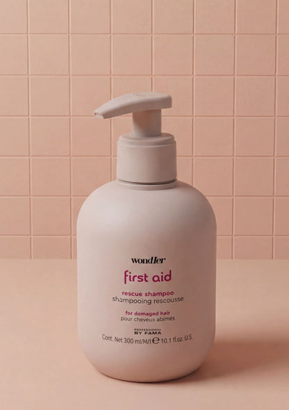 Professional By Fama WondHer First Aid Rescue Shampoo bojātiem matiem